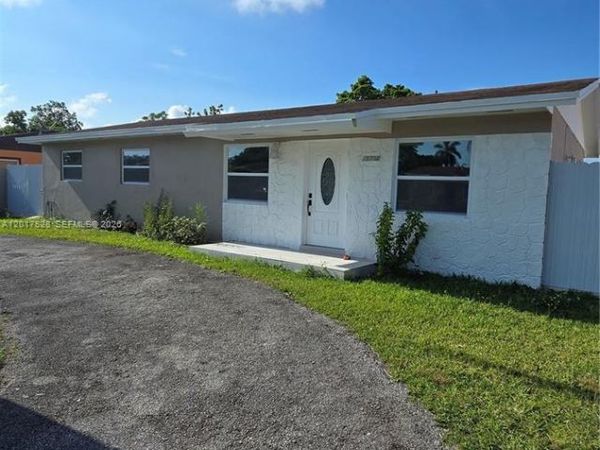 15750 SW 297th St , Homestead, FL 33033