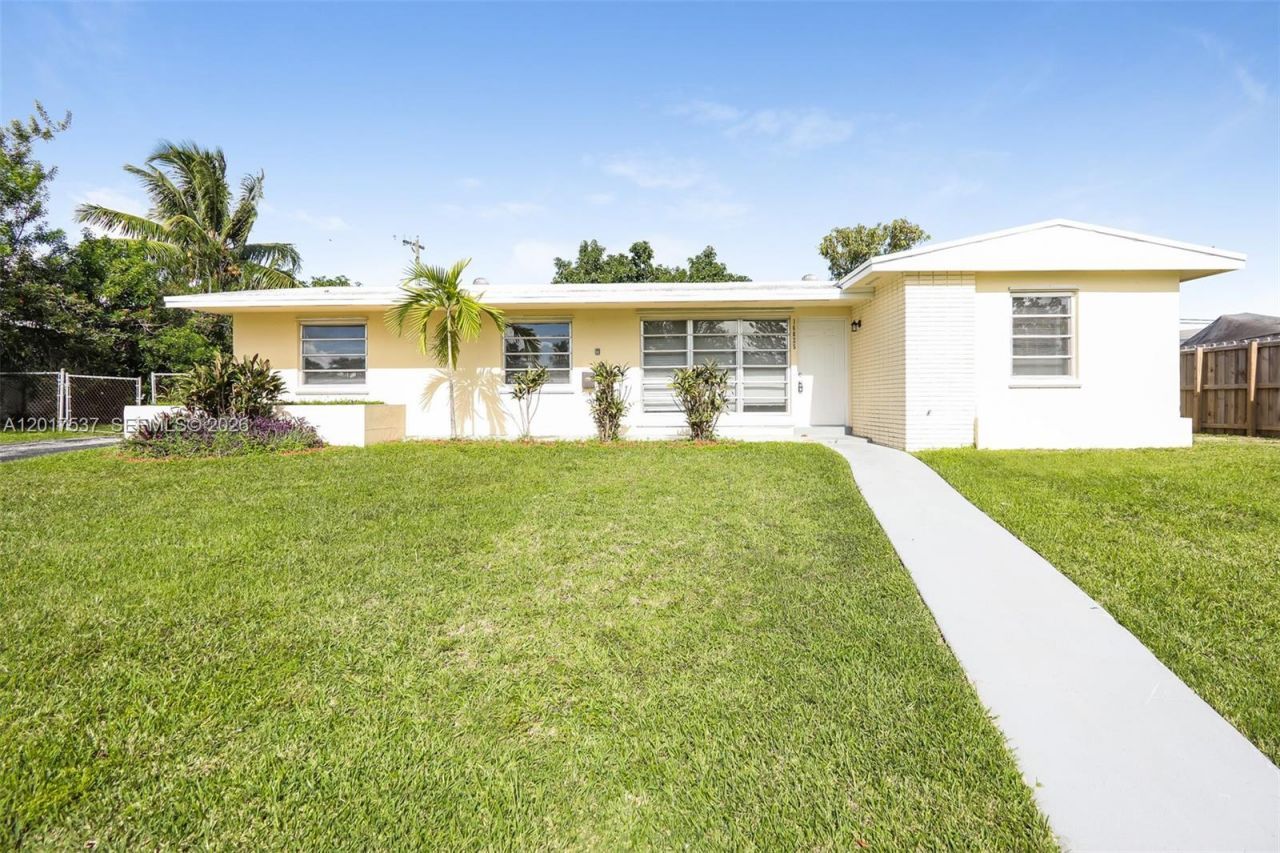 16025 SW 99th Ave, Miami, FL 33157 Main Photo
