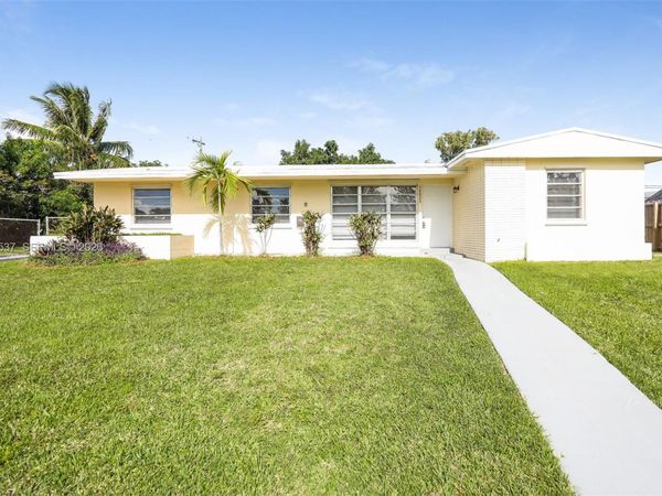 16025 SW 99th Ave, Miami, FL 33157