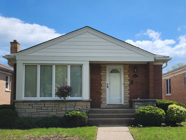 6341 N Tripp Avenue , Chicago, IL 60646