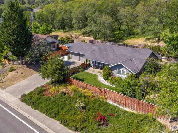 1180 NW F Street, Grants Pass, OR 97526