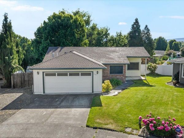 154 Silverwood Court, Central Point, OR 97502