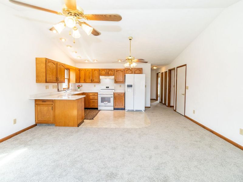 140 Dwyer Avenue, Unit D2, Greenville, OH 45331 Photo 8