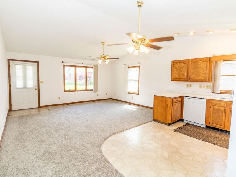140 Dwyer Avenue, Unit D2, Greenville, OH 45331 Photo 9
