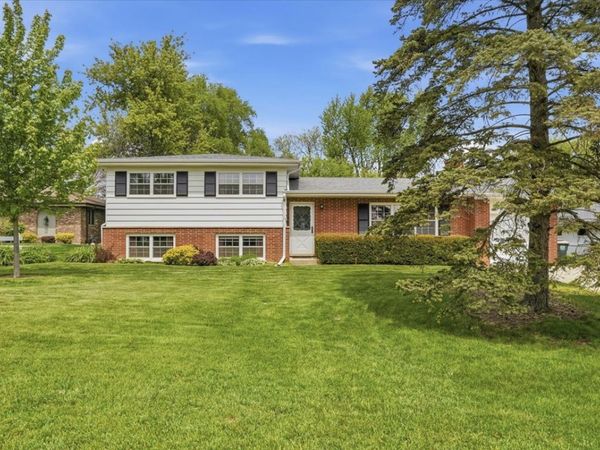 1046 Crane Boulevard , Libertyville, IL 60048