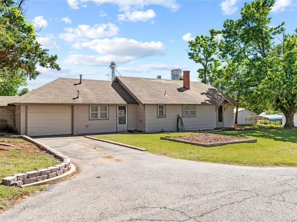 212 E 3rd Street, Hydro, OK 73048