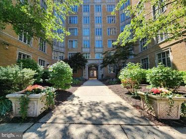 1525 N FRONT STREET, HARRISBURG, PA 17102