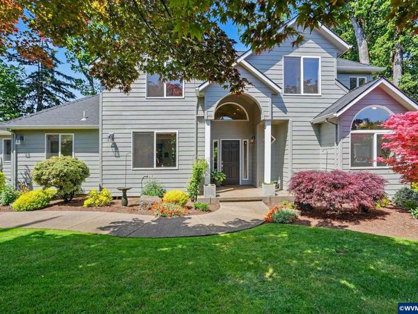 471 Edgewood Dr NE, Silverton, OR 97381