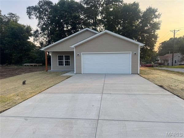 217 S 6th Street, Elsberry, MO 63343