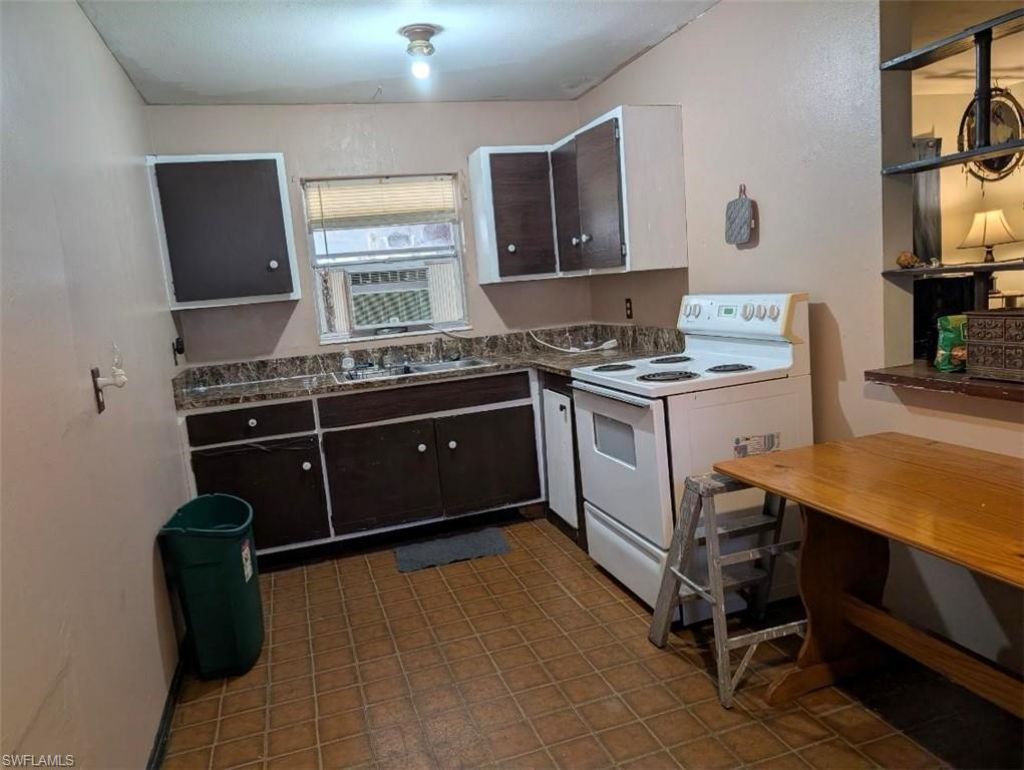 376 Kingston Dr E, Fort Myers, FL 33905 Photo