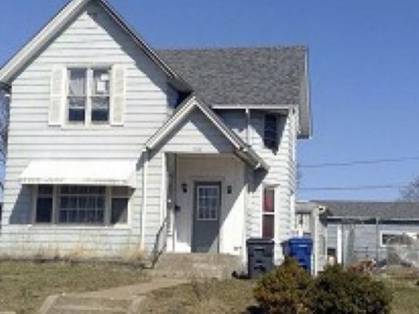 842 13th Avenue S, Clinton, IA 52732