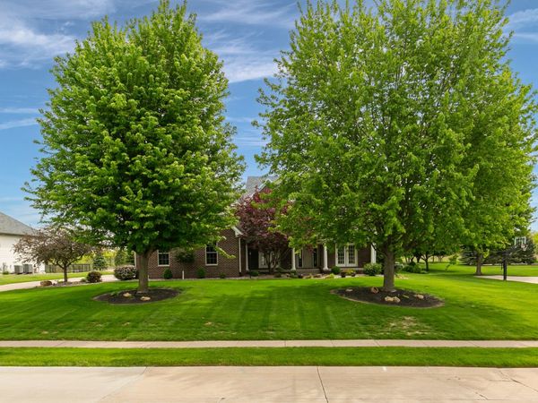 5091 PIGEON CREEK Trail , Bettendorf, IA 52722