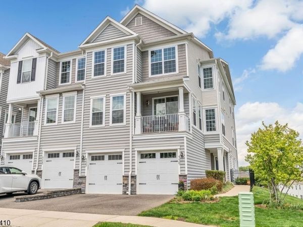 137 Aspen Dr, Cedar Grove, NJ 07009