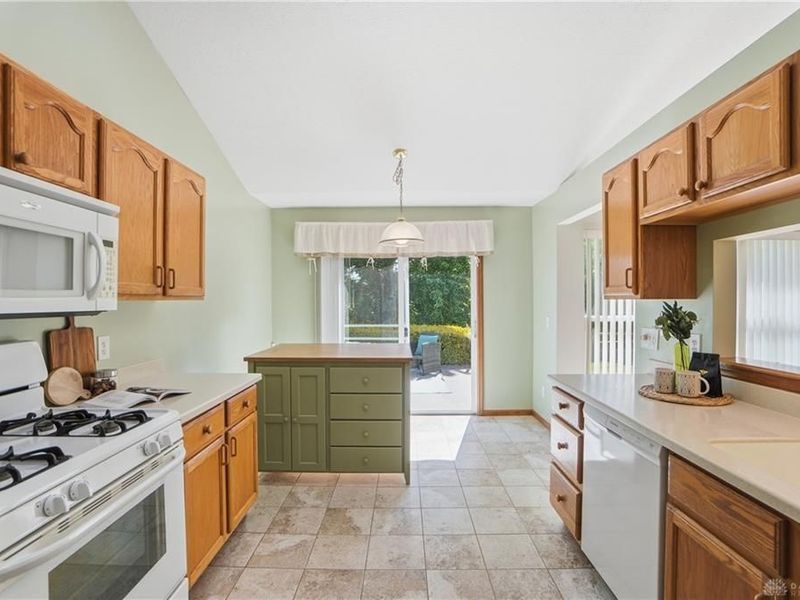 7750 Crystal Lake Lane, Hamilton Township, OH 45039 Photo 11