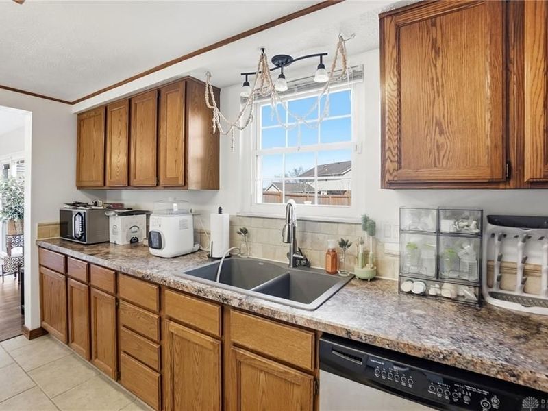 8798 Deer Chase Drive, Huber Heights, OH 45424 Photo 10
