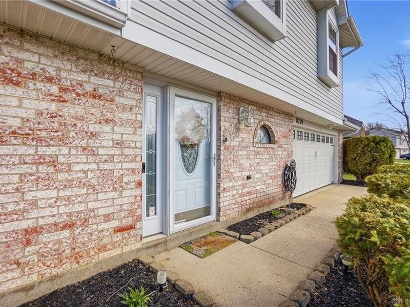 8798 Deer Chase Drive, Huber Heights, OH 45424 Photo 3