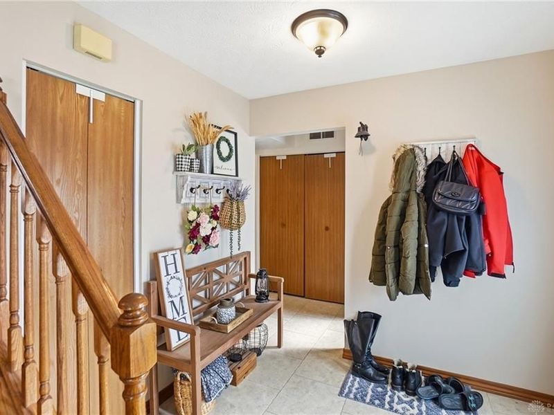 8798 Deer Chase Drive, Huber Heights, OH 45424 Photo 5