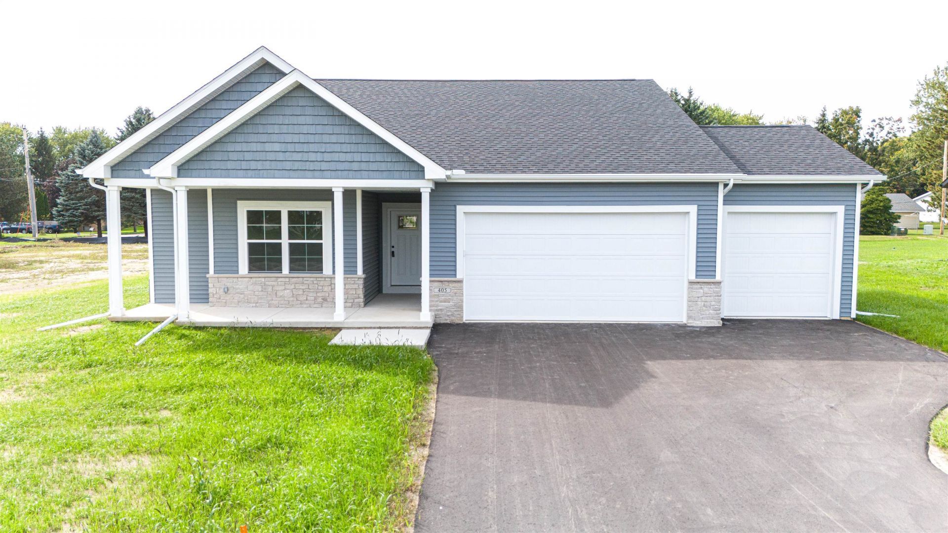 405 Ridge Court, Orfordville, WI 53576 Main Photo