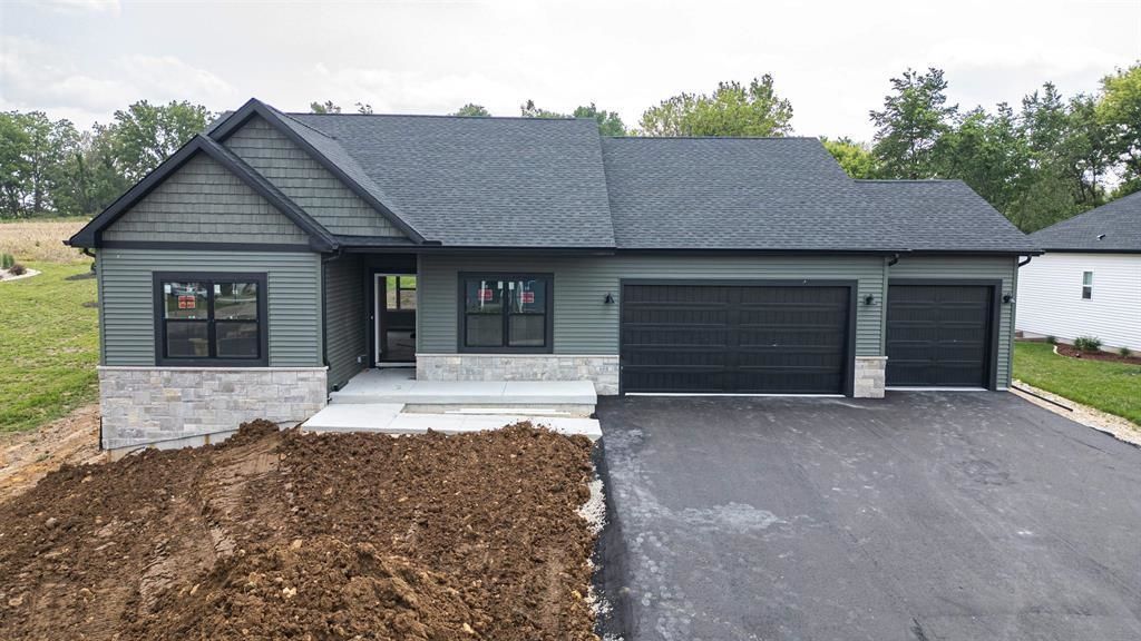 407 Ridge Court, Orfordville, WI 53576 Main Photo