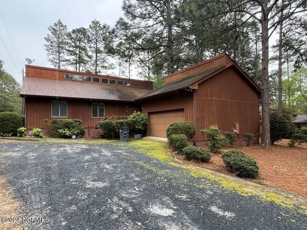 220 Drumar Court , Southern Pines, NC 28387