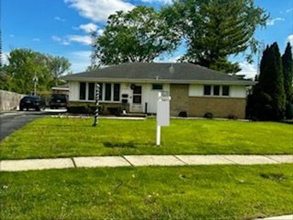 15W425 Victory Parkway, Elmhurst, IL 60126
