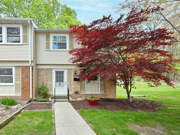 1562 Brentwood Drive, Troy, MI 48098