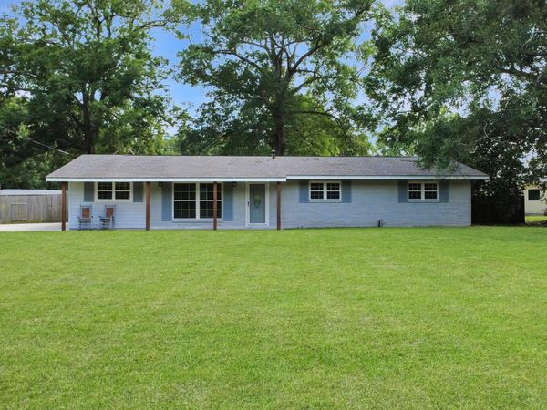2411 Chantulane Ave, Denham Springs, LA 70726