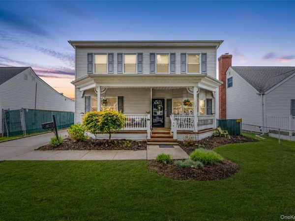 21 Audrey Avenue , Plainview, NY 11803
