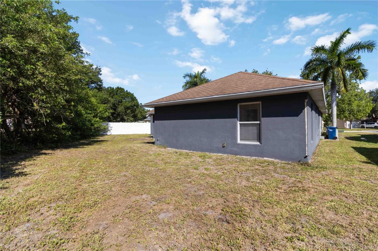 6214 35th Avenue E, Palmetto, FL 34221 Photo