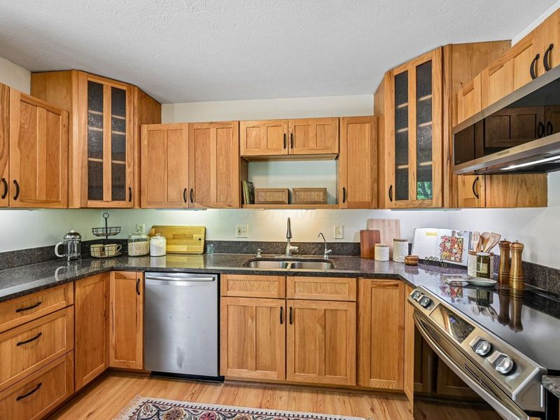 790 Maple Drive , Columbus, OH 43235 Photo 10