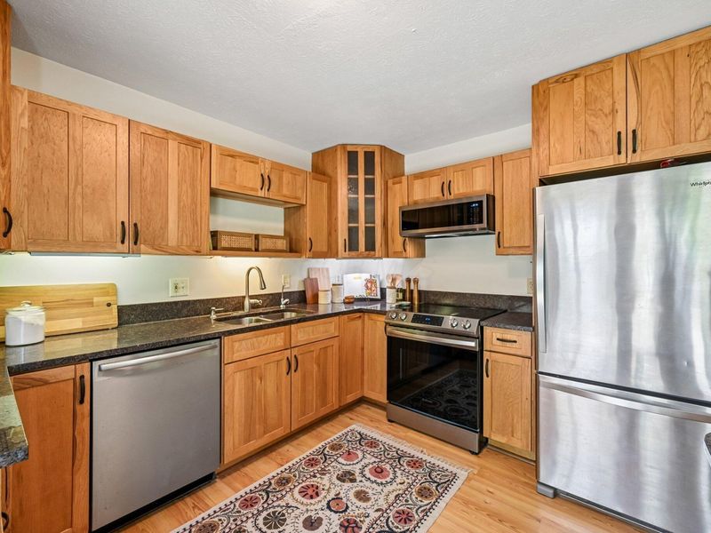 790 Maple Drive , Columbus, OH 43235 Photo 9