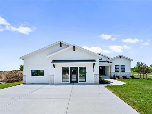 4484 Tee Box Drive, Basehor, KS 66007