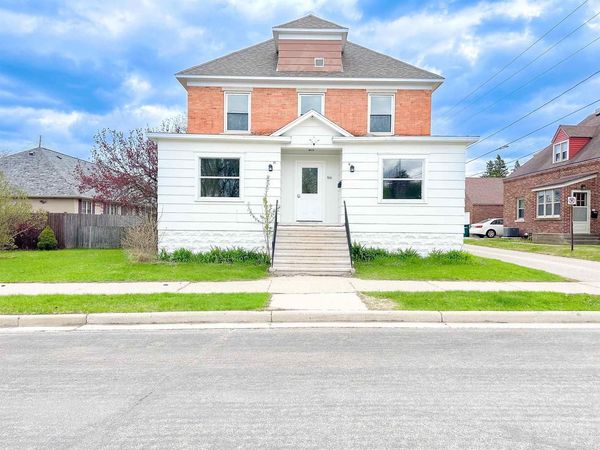 910 Wells Street, Marinette, WI 54143