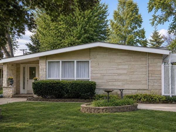 2616 Fontana Drive , Glenview, IL 60025