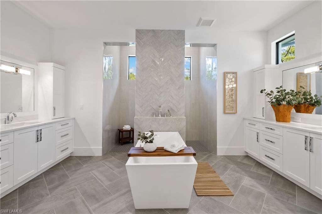 4221 7th Ave Nw, Naples, FL 34119 Photo