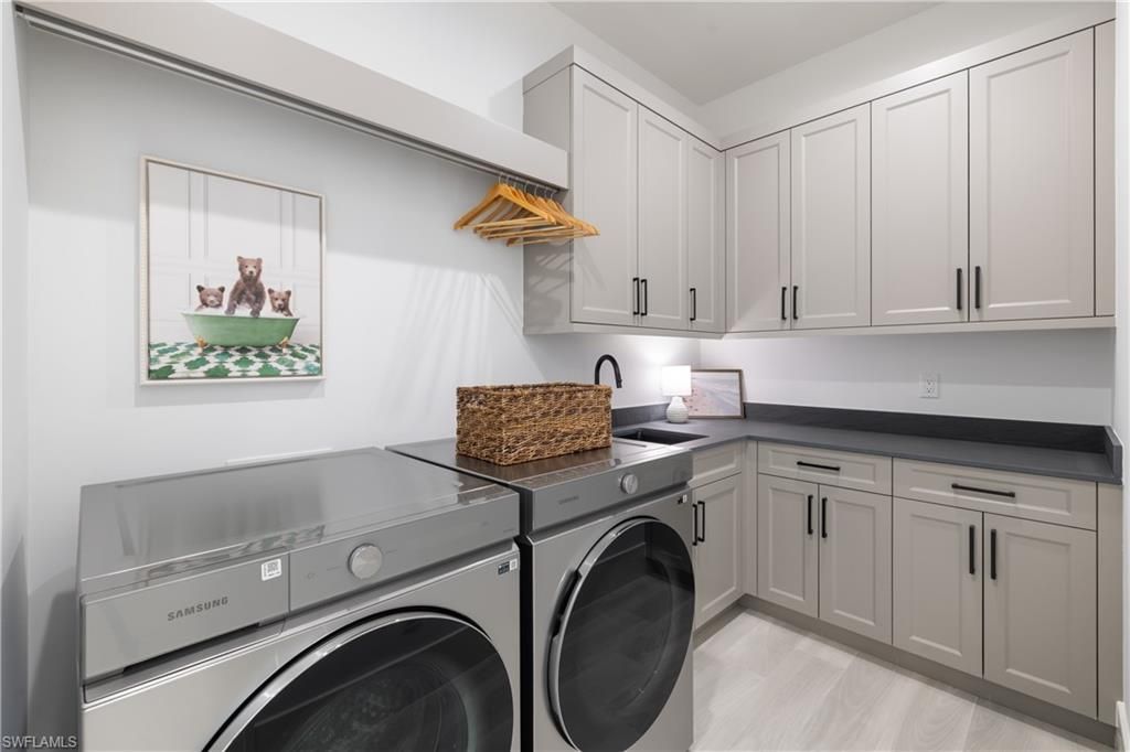 4221 7th Ave Nw, Naples, FL 34119 Photo