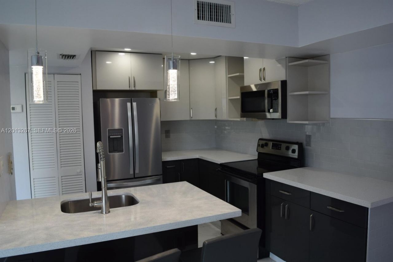 2075 SW 122nd Ave , Unit 415, Miami, FL 33175 Photo