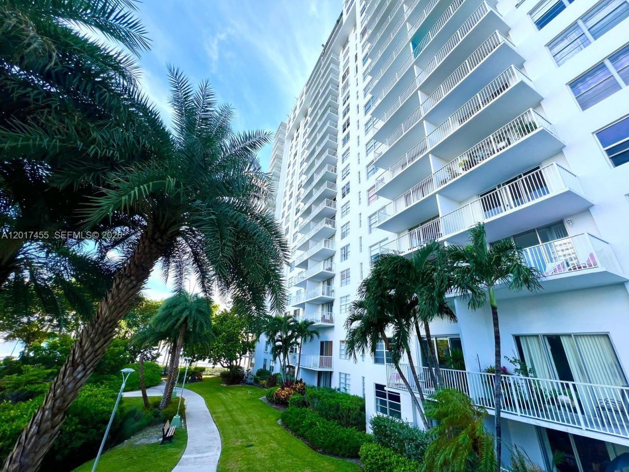 2801 NE 183rd St, Unit 1914W, Aventura, FL 33160 Photo