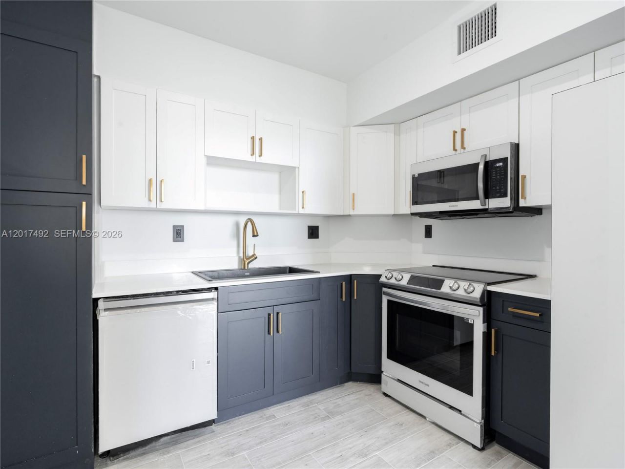 300 Bayview Dr , Unit 2115, Sunny Isles Beach, FL 33160 Photo
