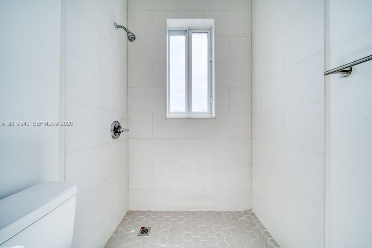 2352 SW 5th St , Unit 5, Miami, FL 33135 Photo