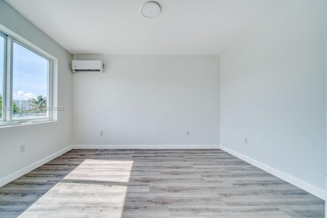 2352 SW 5th St , Unit 5, Miami, FL 33135 Photo
