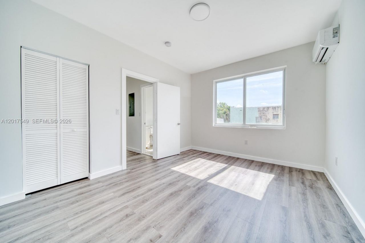 2352 SW 5th St , Unit 5, Miami, FL 33135 Photo