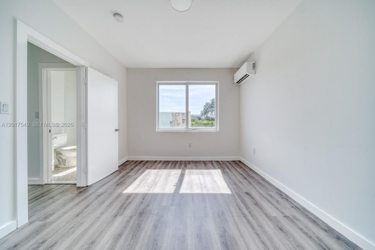 2352 SW 5th St , Unit 5, Miami, FL 33135 Photo