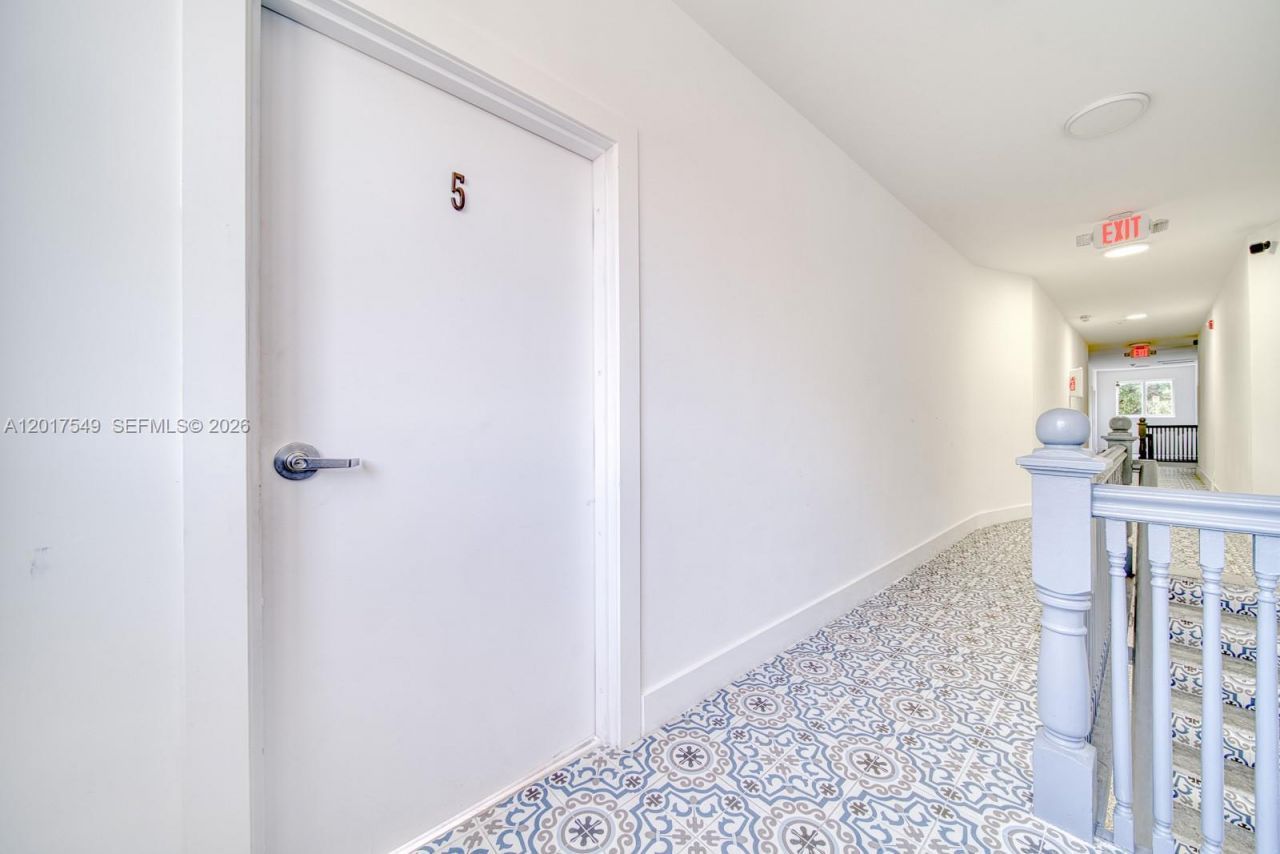 2352 SW 5th St , Unit 5, Miami, FL 33135 Photo