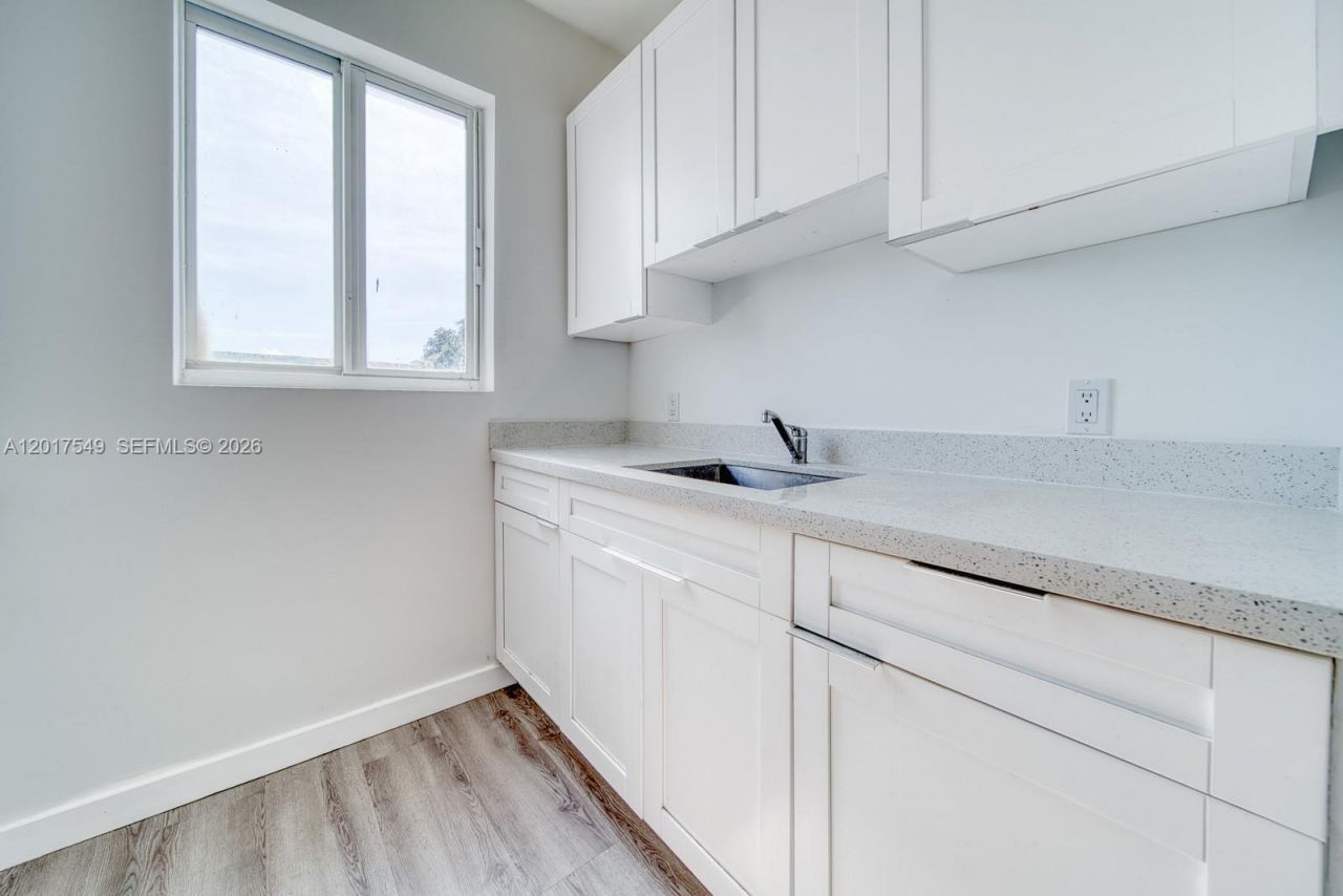 2352 SW 5th St , Unit 5, Miami, FL 33135 Photo