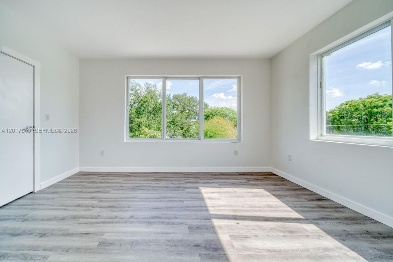 2352 SW 5th St , Unit 5, Miami, FL 33135 Photo