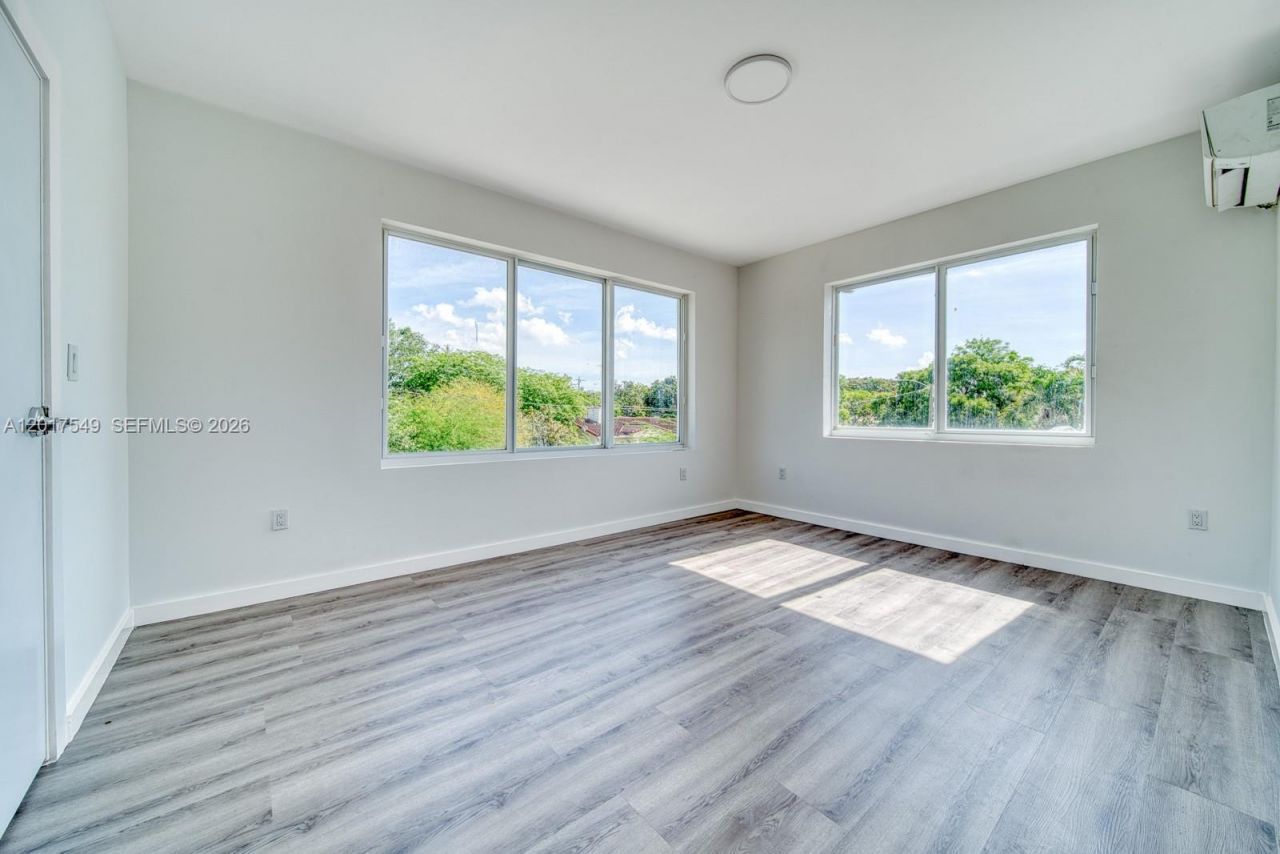 2352 SW 5th St , Unit 5, Miami, FL 33135 Photo