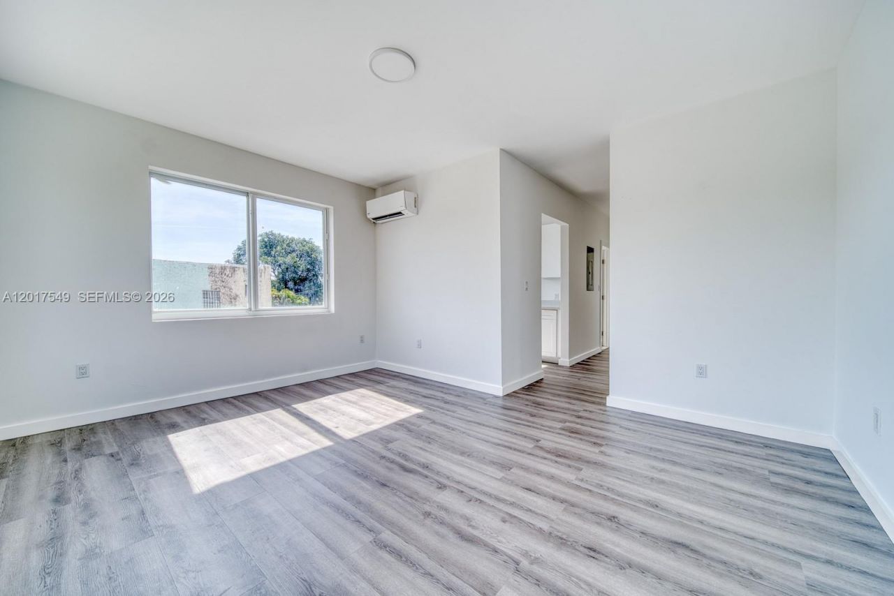 2352 SW 5th St , Unit 5, Miami, FL 33135 Photo
