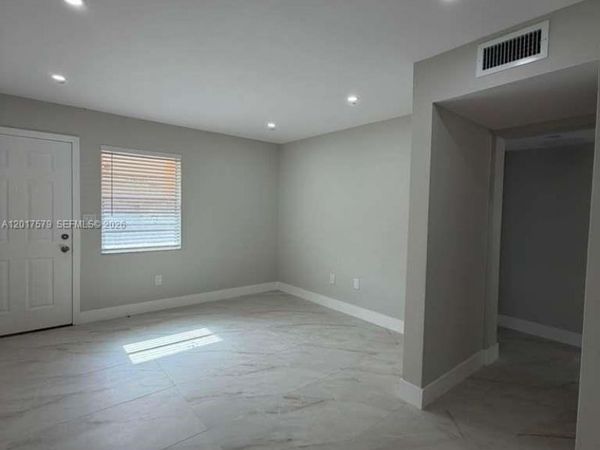 932 NW 5th St , Unit 3, Miami, FL 33128