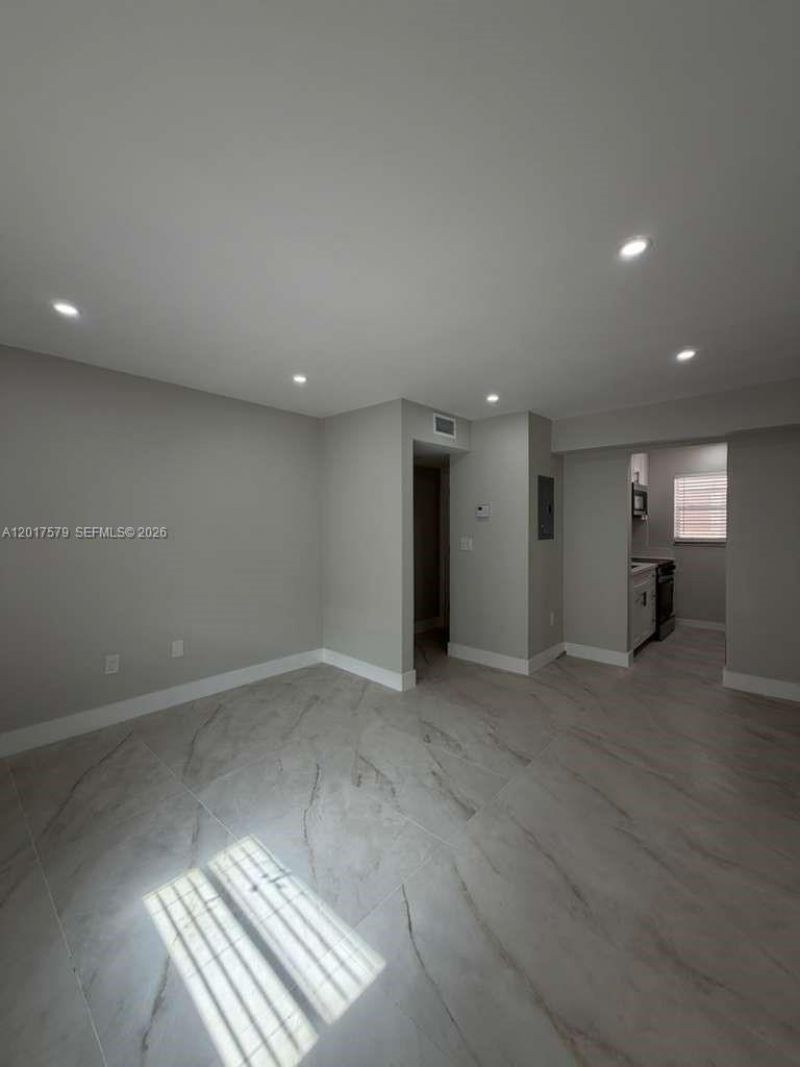 932 NW 5th St , Unit 3, Miami, FL 33128 Photo